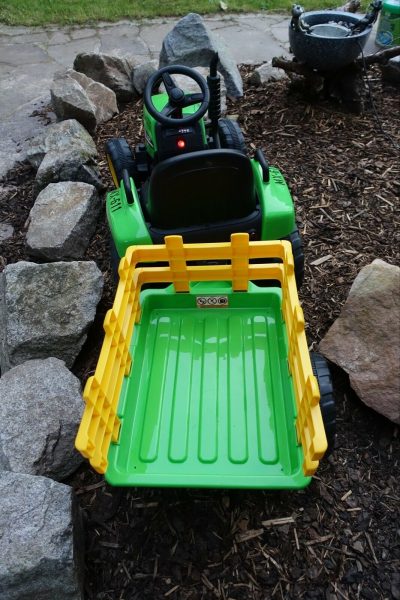 Traktor grün mit Anhänger – Bild 3