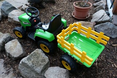Traktor grün mit Anhänger – Bild 4