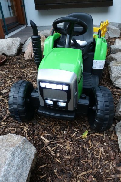 Traktor grün mit Anhänger – Bild 5