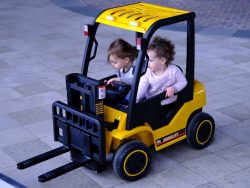 Gabelstapler - Kinder - Elektroauto